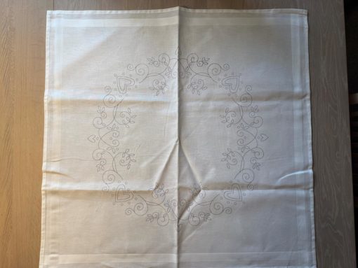 Duk 80x80 cm - Hjerter- Uten garn - Hvit