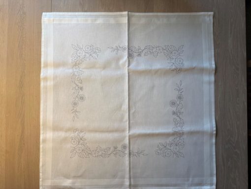 Duk 80x80 cm - Sommerblomster - Uten garn - Hvit