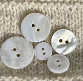 MAUD - Perlemorknapp mild hvit – 18 mm