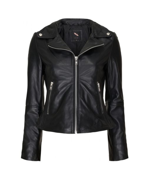 Jacket w. straght zipper and details on shoulder