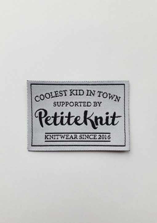 PETITE KNIT MERKELAPP Coolest Kid In Town PK
