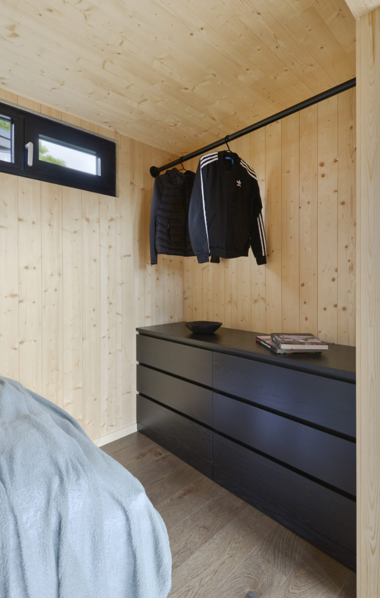 Soverom med garderobe, nes strandhager