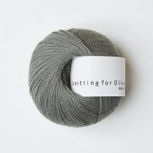 Knitting for Olive Merino, Støvet søgrøn