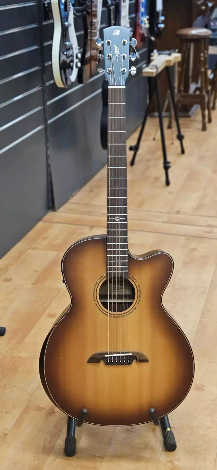 Morgan Baritone akustisk gitar Sunburst, Armrest