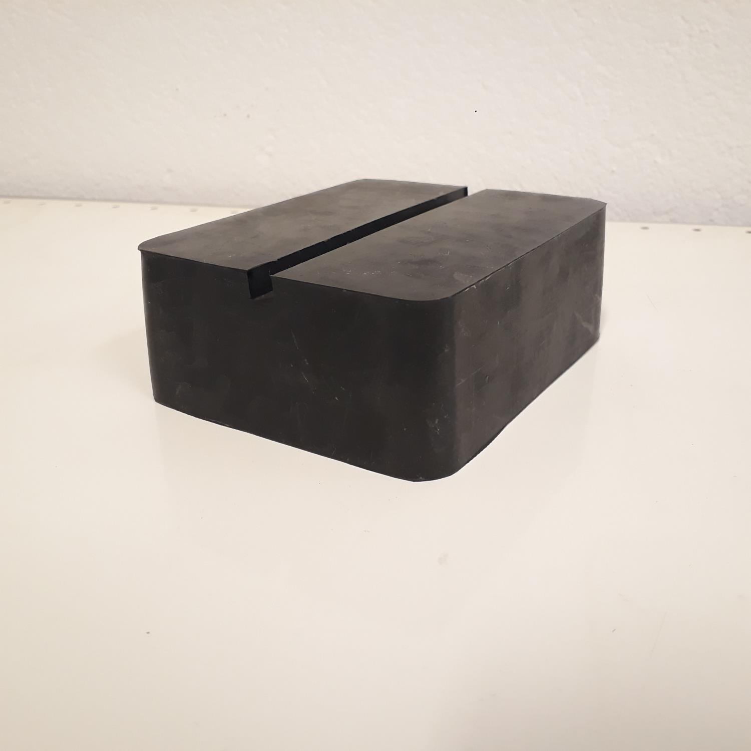 GUMMIKLOSS 120X100X40