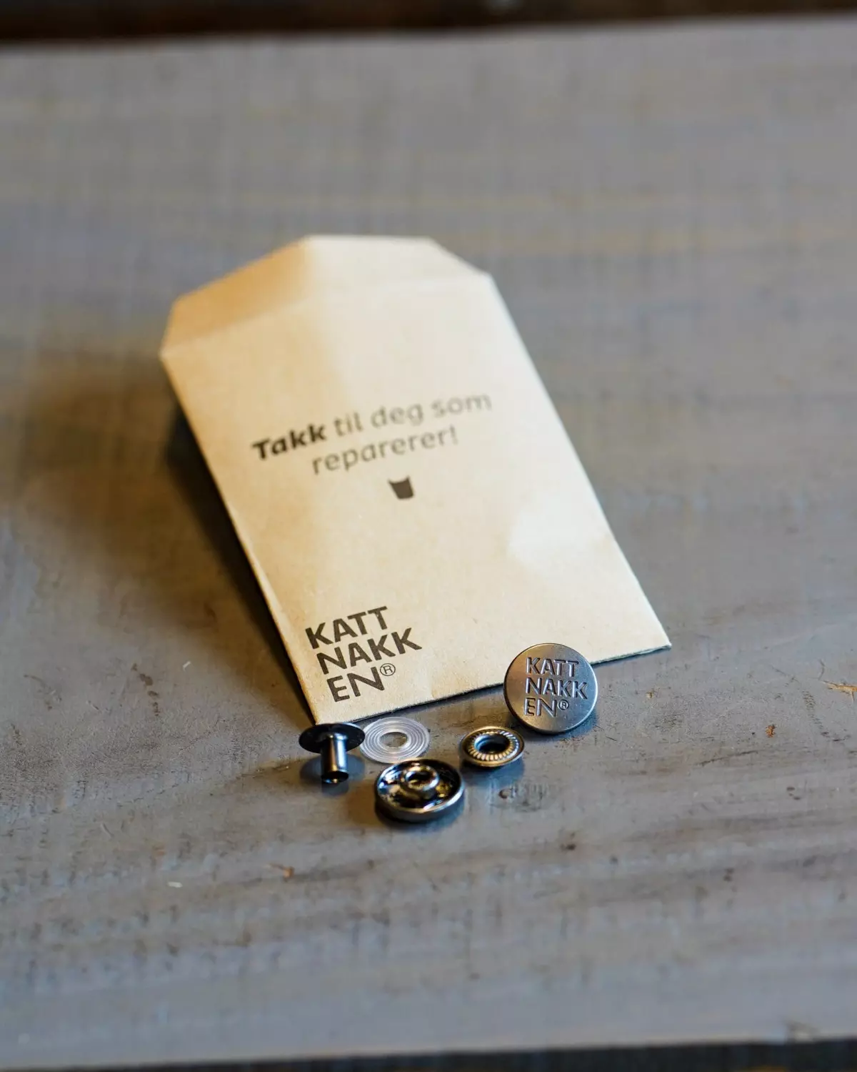 Kattnakken  Trykknapper Metall