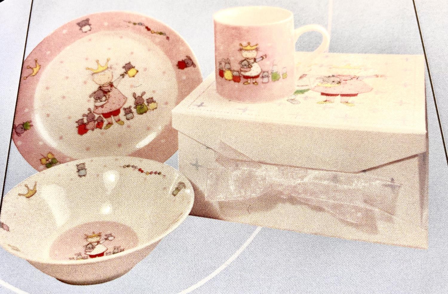 3 deler porselen: Krus, skål, fat rosa/hvit m/prinsesse