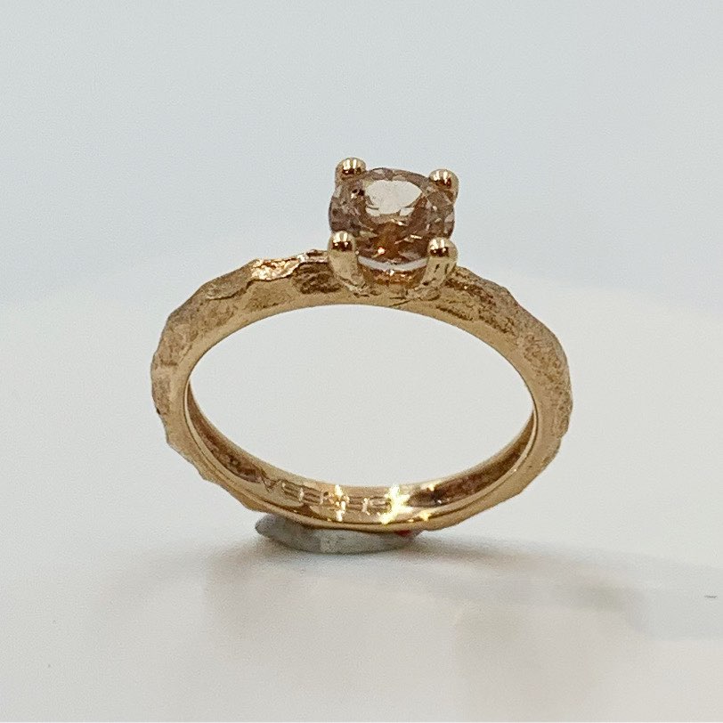 Ring gull rosè m/morganzite 0,60ct banket skinne, 4 klør