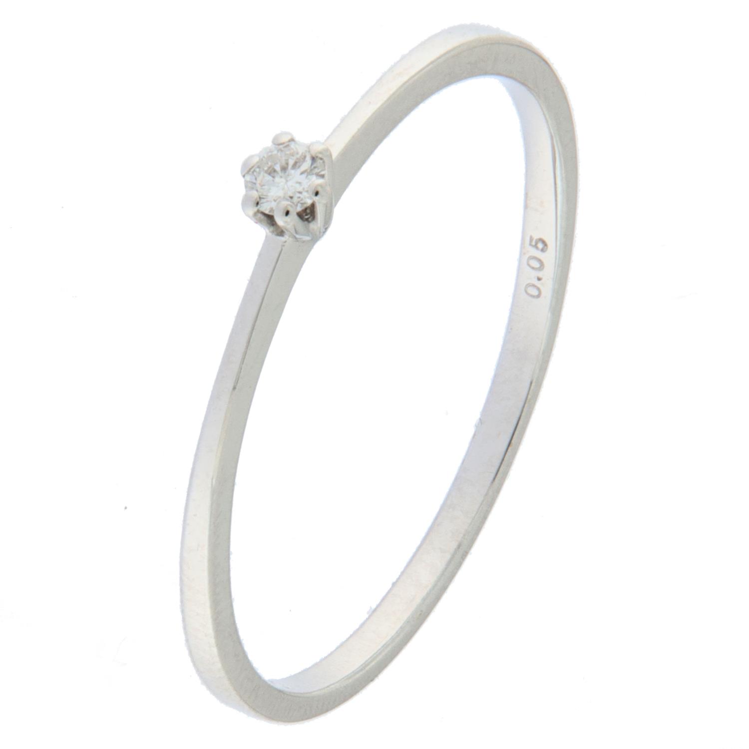 Ring hv.gull enstens 0,05ct WSI m/6 klør (høy) (Veil. 5990,-)