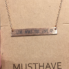 Collier rosè plate m/ "Live what you love" tekst i sort
