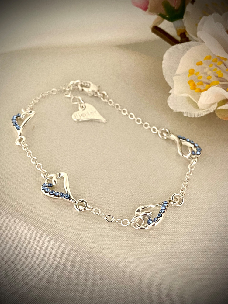 Armlenke "sølv" åpne hjerter m/ blå stener på siden 18+2cm