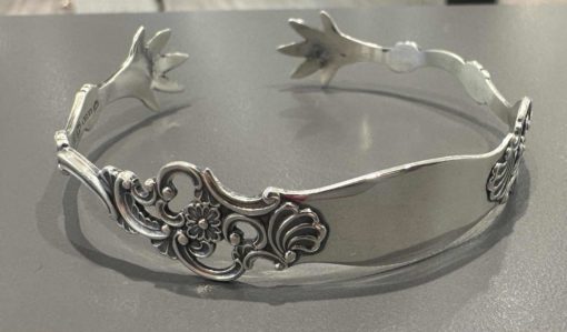 Armring oksidert sølv - håndlaget av sølvbestikk (Oldemor) åpen under 6x7cm