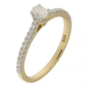 Ring gull enstens lux oval 0,17ct WVS diamant i fire klør + diamanter nedover skinnen 0,18ct WVS