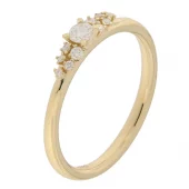 Ring gull diamant i senter m/diamanter i dryss på sidene 0,16ct WP