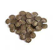 Flate bronse blomster