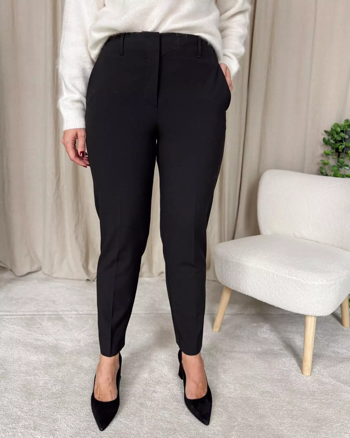 Julia 285 Black - Five Units