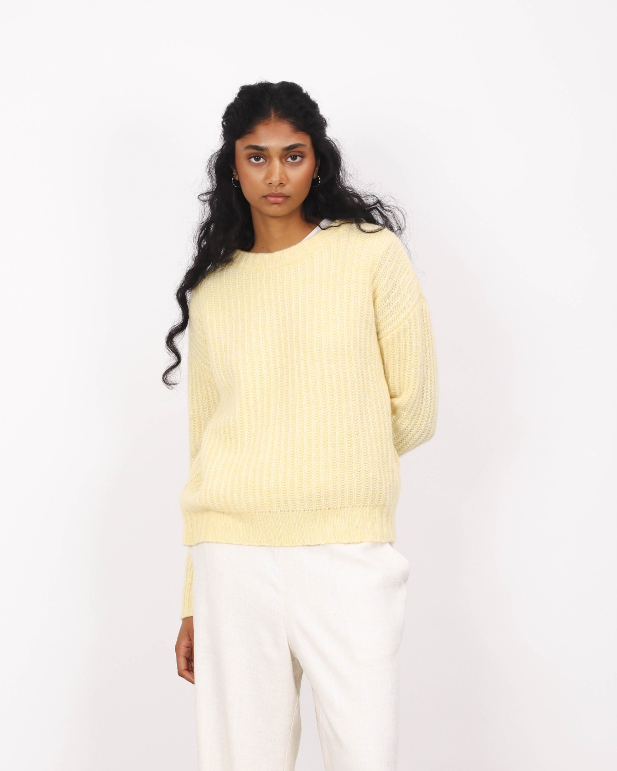 Majken Sweater Light Yellow - Urban Pioneers