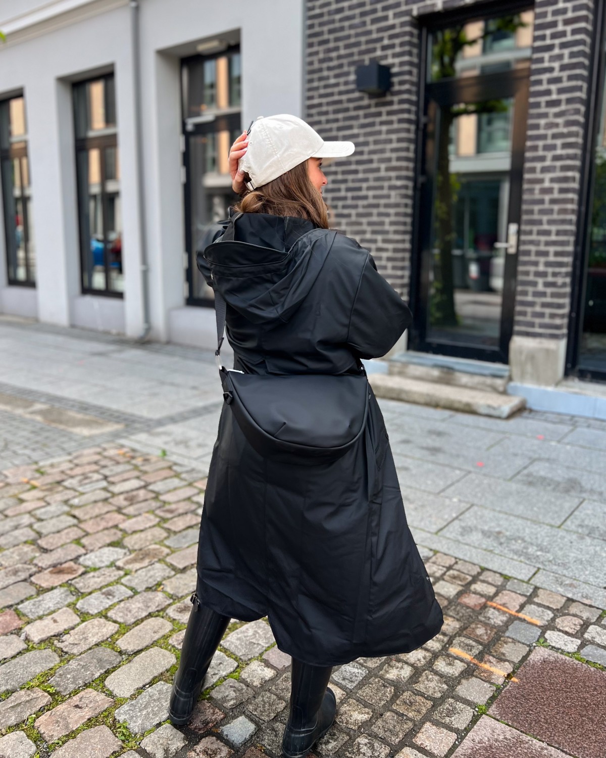 Valera Shoulder Bag - Rains