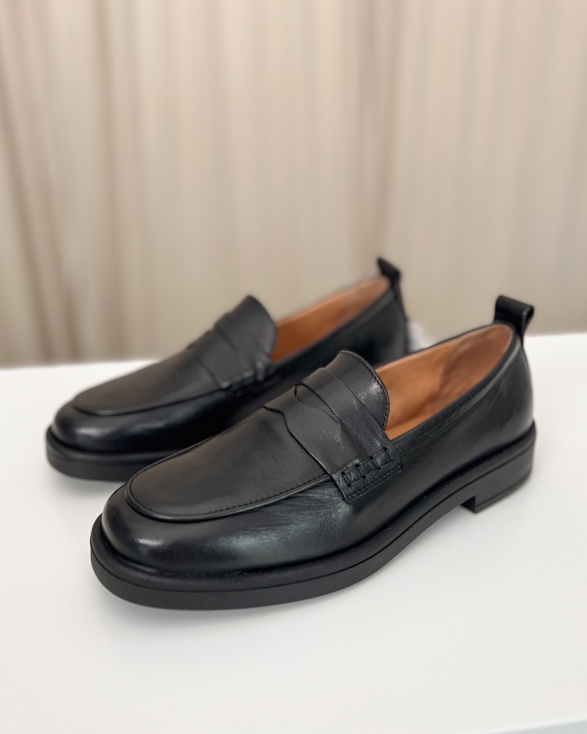 Shelly Nappa Black - Pavement