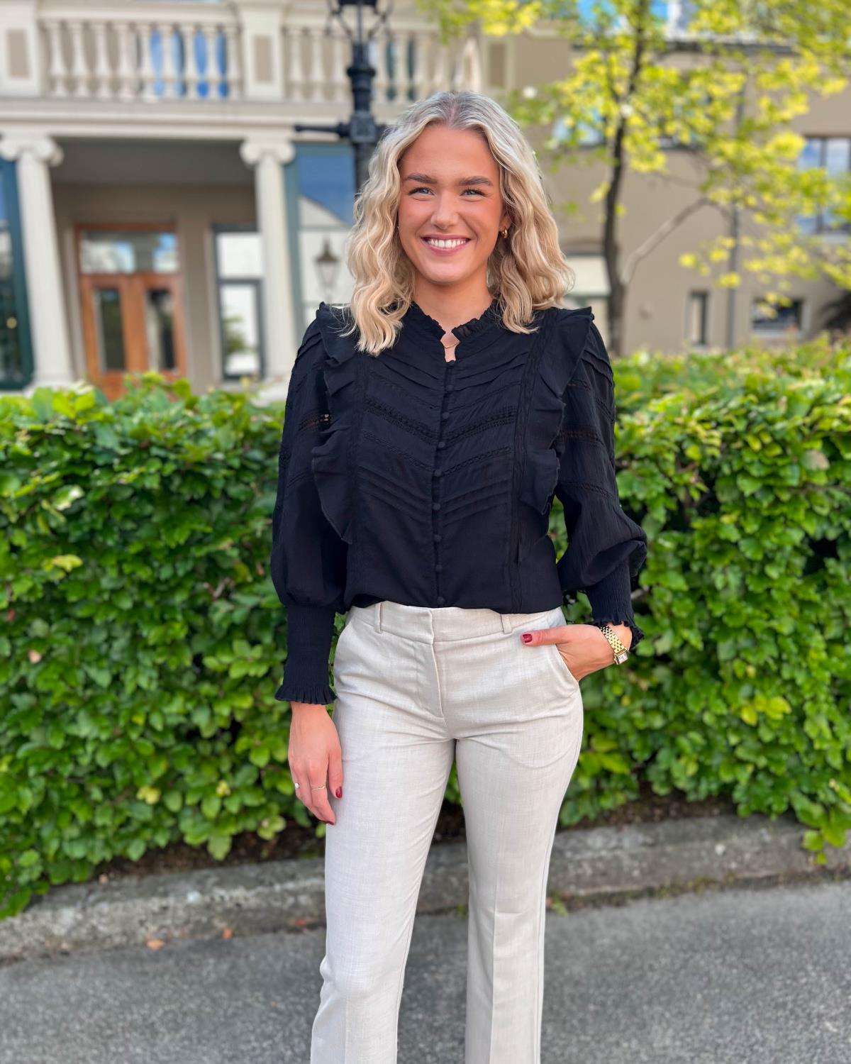 Kristy Blouse Black - Urban Pioneers