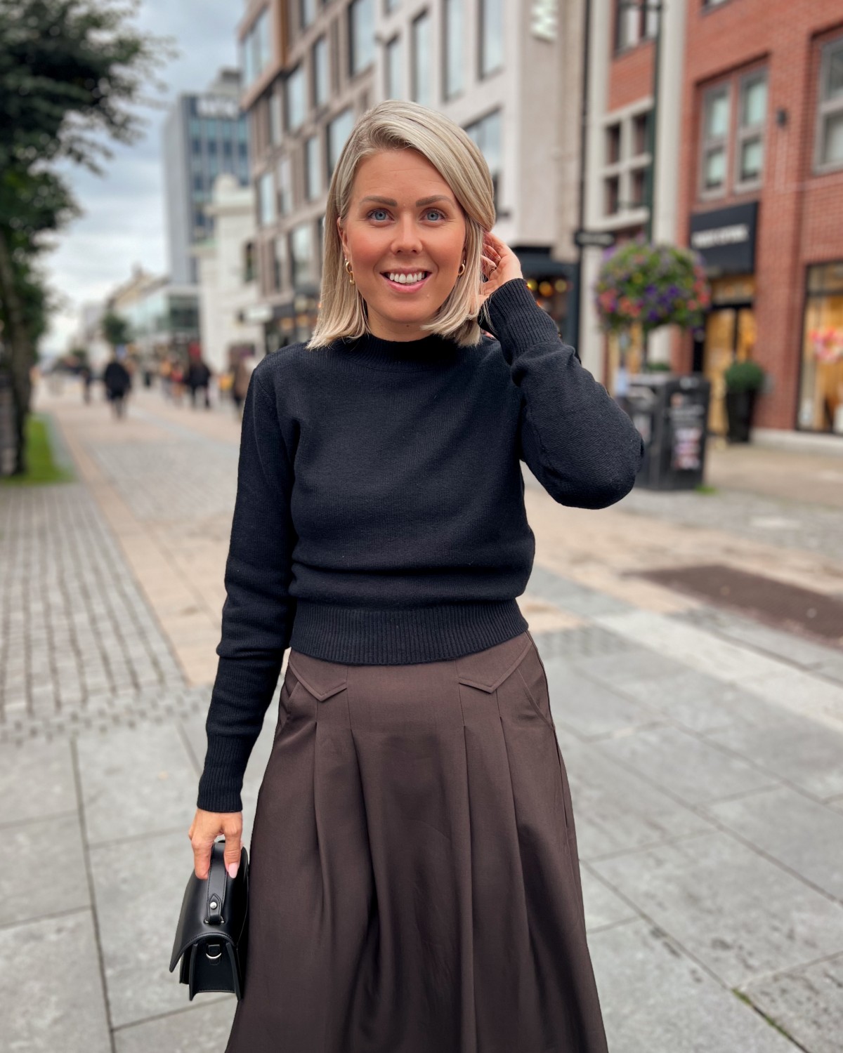 Gemma Sweater Black - Urban Pioneers