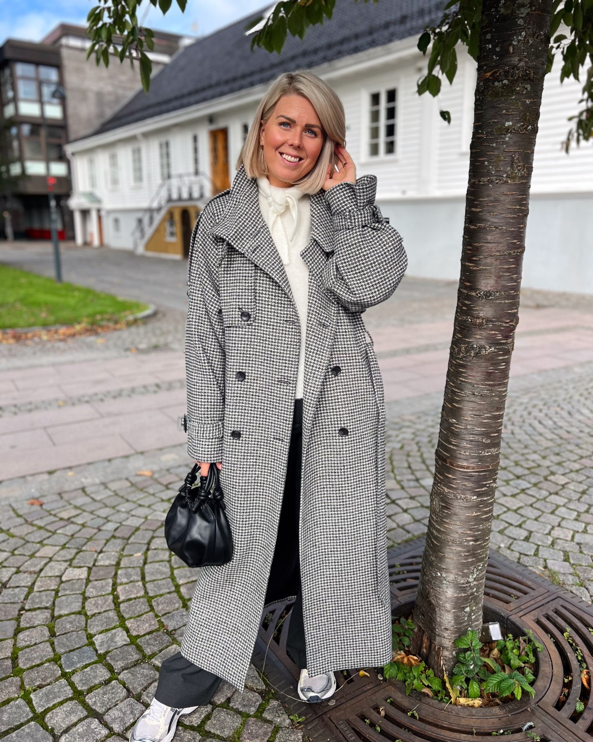 Avic Long Coat Black/White Hound - Gestuz