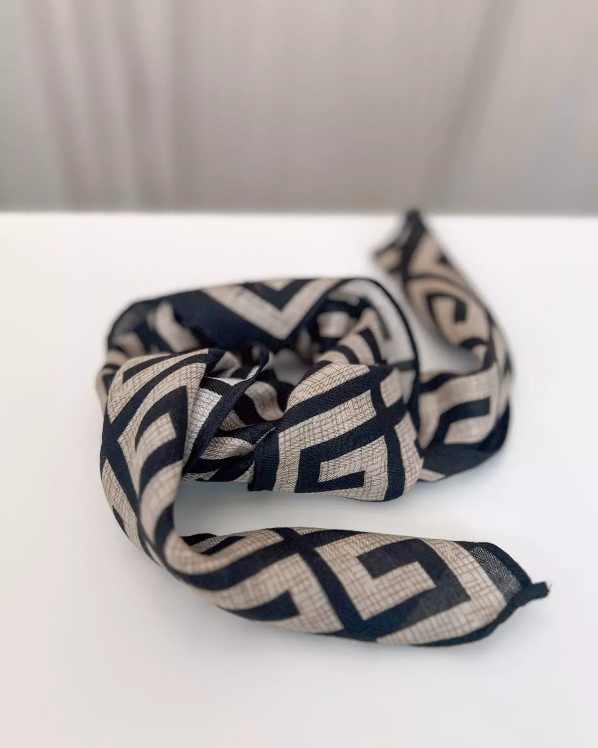 Skjerf Sort/Sand Mønster - Intex