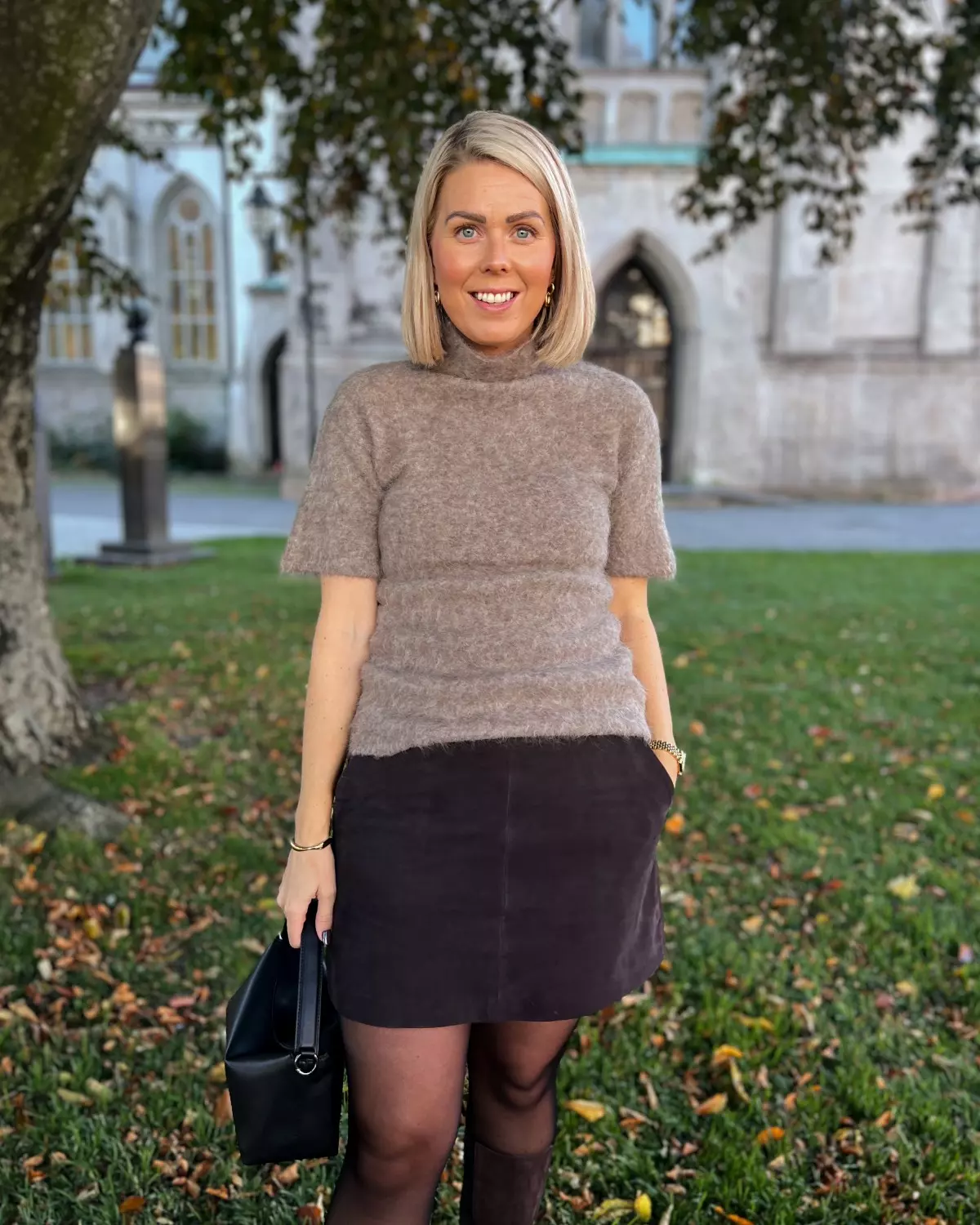 Leah SS Turtleneck Dark Sand - Urban Pioneers