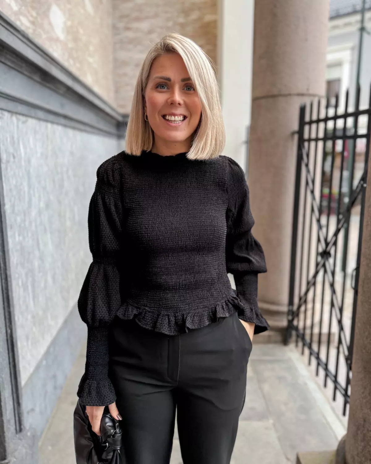 Yaspira LS Smock Top Black - Yas