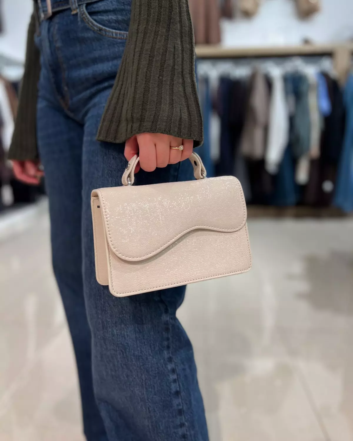 Crane Shell Structure Oat White - Hvisk