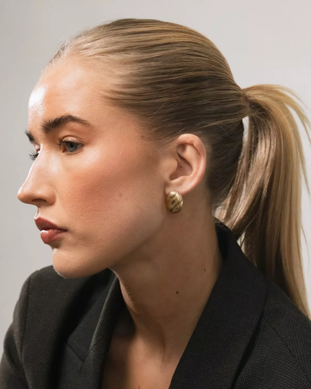 Velvet Earrings Gold - Who Is She