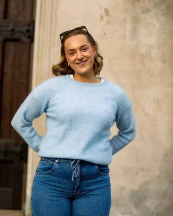 Betzy Sweater Clear Sky  - Urban Pioneers