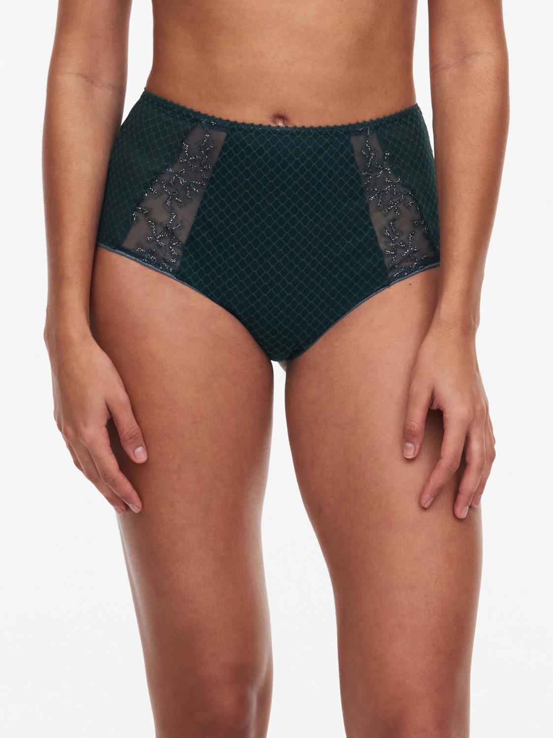 Chantelle, Instans full brief