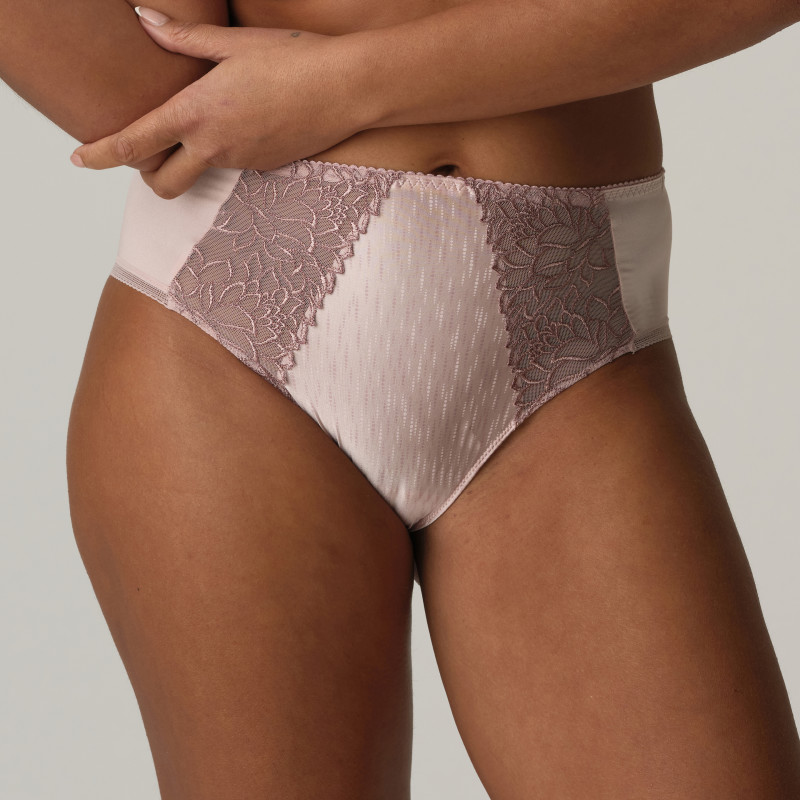 PrimaDonna, Monterry full brief