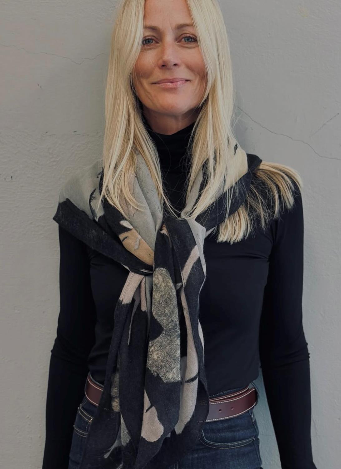 FelisiaPW SC - Black Leaf Print