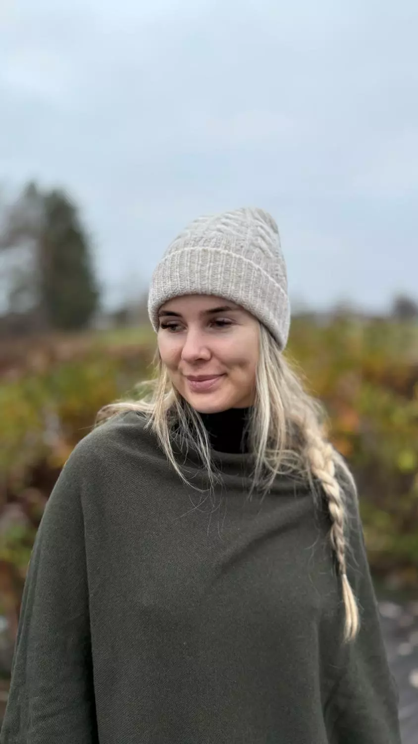 Rosenvinge 806803 Lue flettestrikket -Offwhite