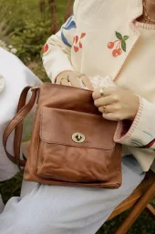 Kay small urban, walnut