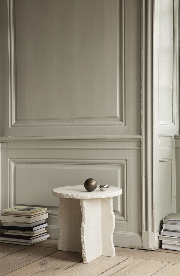 Ferm Living - Mineral Sculptural sidebord - Bianco Curia