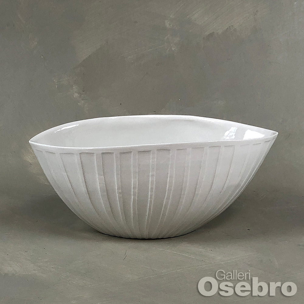 Suvatne, Gro - Båtform m/ relieffmønster i keramikk B