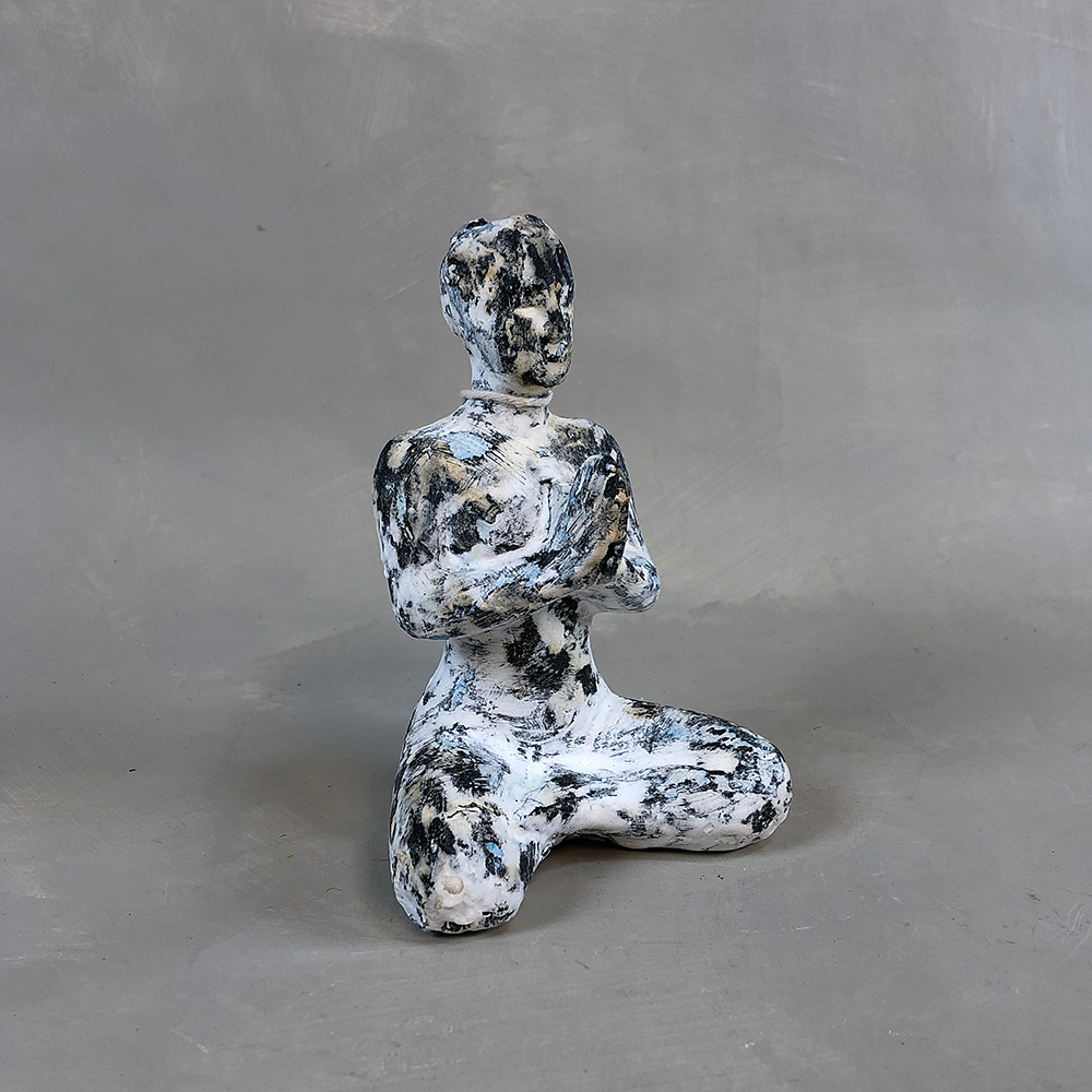 Due, Nina - Skulptur "Meditasjon med samlede hender"