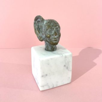 Flåten, Kari Lena - Bronseskulptur "The Listener"