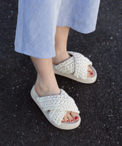Inuikii woven slipper - White