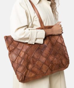 Caia - Walnut