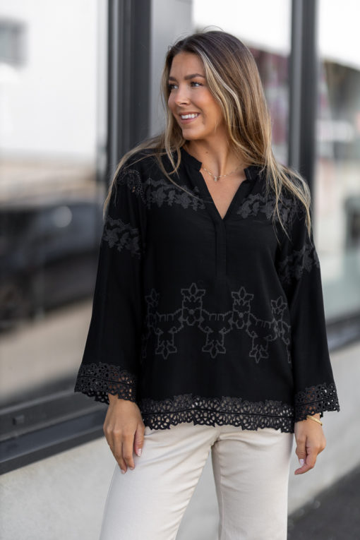 Naja, Embroidery blouse - Black