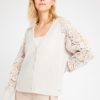 Magda, v-neck knit w. lace - ChateaGray