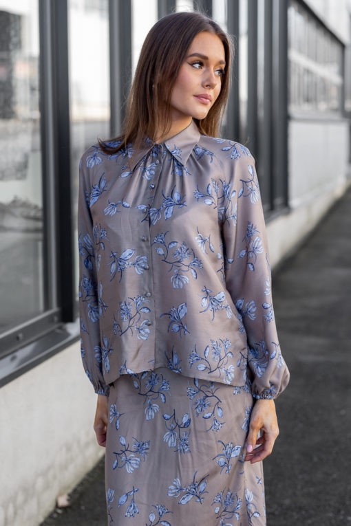 Etta blomstret bluse - Sand/blue