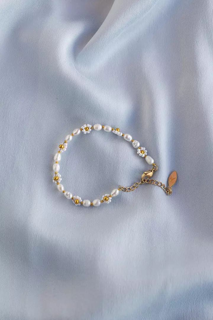 Flower pearl bracelet
