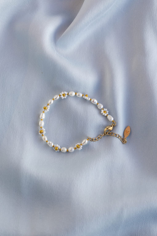 Flower pearl bracelet