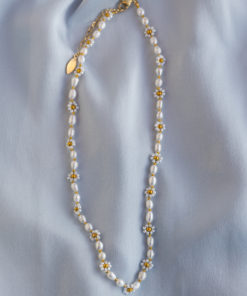 Flower pearl necklace