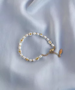 Flower pearl bracelet